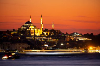 İstanbul şehri ve gün batımı, en güzel manzaralı Kule, Yeni Cami, Mavi Cami, Ayasofya, eski saat, topkapı sarayı, İstanbul 'un en güzel manzarası ve gün batımı.
