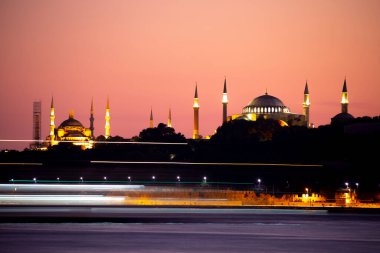 İstanbul şehri ve gün batımı, en güzel manzaralı Kule, Yeni Cami, Mavi Cami, Ayasofya, eski saat, topkapı sarayı, İstanbul 'un en güzel manzarası ve gün batımı.