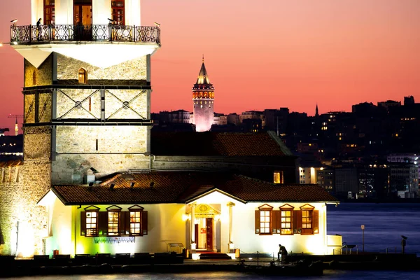 Κωνσταντινούπολη Πόλη Και Ηλιοβασίλεμα Πιο Όμορφες Κριτικέςπύργος Maiden Νέο Τζαμί — Φωτογραφία Αρχείου