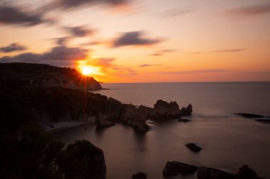 Uzun pozlama tekniği ve İstanbul Deniz Kenarı ve Agva Sahili, şehirden uzak gece kamp alanı.