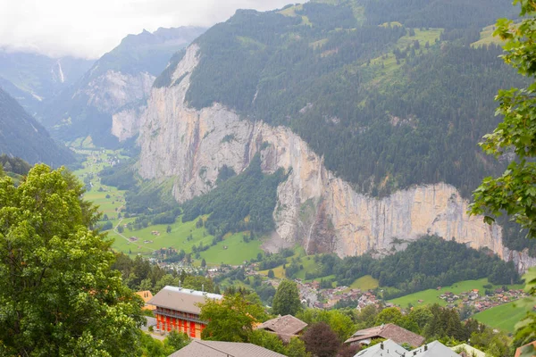 Famoso Valle Lauterbrunnen Con Hermosa Cascada Alpes Suizos Fondo Berner —  Fotos de Stock