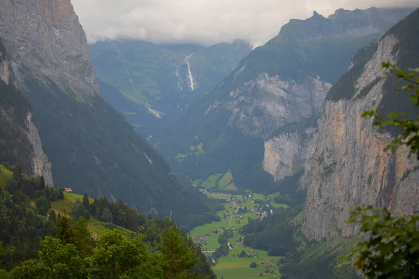 Berühmtes Lauterbrunnental Mit Traumhaftem Wasserfall Und Schweizer Alpen Hintergrund Berner — Stockfoto