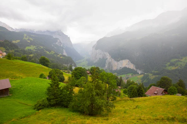 Berühmtes Lauterbrunnental Mit Traumhaftem Wasserfall Und Schweizer Alpen Hintergrund Berner — Stockfoto