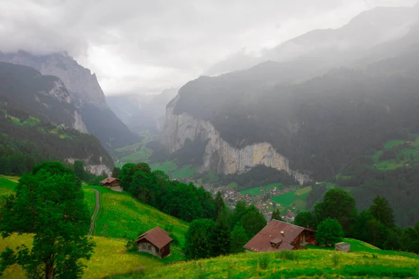 Berühmtes Lauterbrunnental Mit Traumhaftem Wasserfall Und Schweizer Alpen Hintergrund Berner — Stockfoto