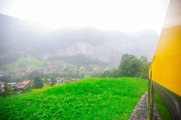 Valle Lauterbrunnen Pueblo Lauterbrunnen Caída Staubbach Muralla Lauterbrunnen Los Alpes — Foto de Stock