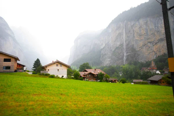 Lauterbrunnen Vadisi Lauterbrunnen Köyü Staubbach Sonbaharı Sviçre Alpleri Ndeki Lauterbrunnen — Stok fotoğraf