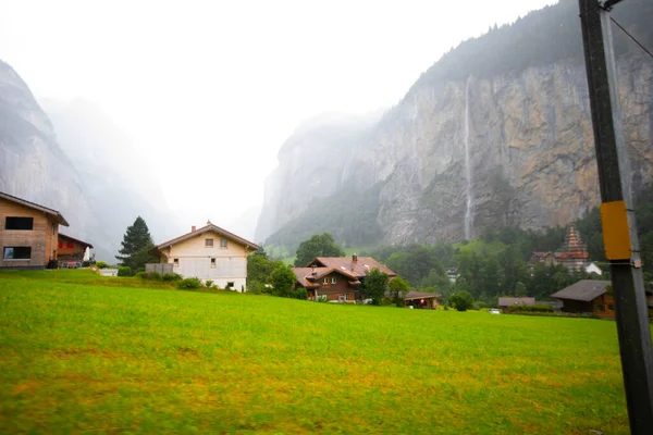 Lauterbrunnen Vadisi Lauterbrunnen Köyü Staubbach Sonbaharı Sviçre Alpleri Ndeki Lauterbrunnen — Stok fotoğraf