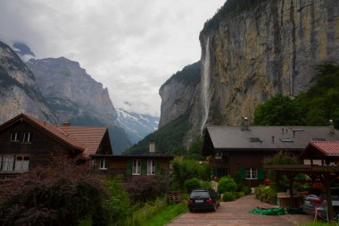 Wengernalp Demiryolu 'ndan Lauterbrunnen Vadisi manzarası
