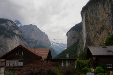 Wengernalp Demiryolu 'ndan Lauterbrunnen Vadisi manzarası