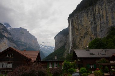 Wengernalp Demiryolu 'ndan Lauterbrunnen Vadisi manzarası