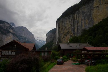 Wengernalp Demiryolu 'ndan Lauterbrunnen Vadisi manzarası