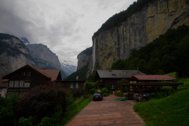 Wengernalp Demiryolu 'ndan Lauterbrunnen Vadisi manzarası