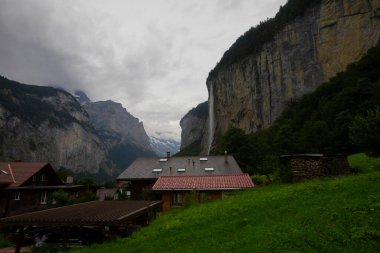 Wengernalp Demiryolu 'ndan Lauterbrunnen Vadisi manzarası