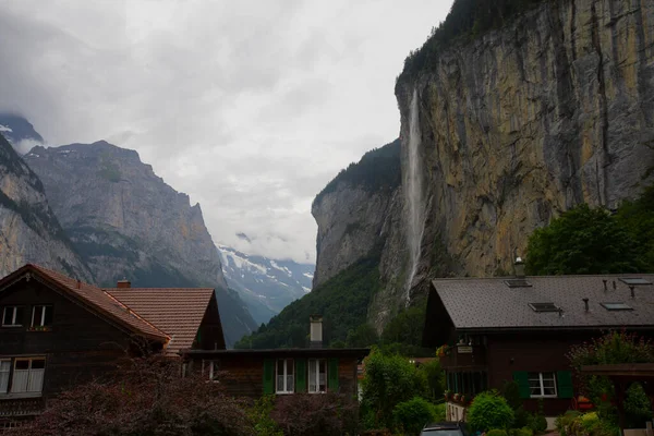 Wengernalp Demiryolu 'ndan Lauterbrunnen Vadisi manzarası