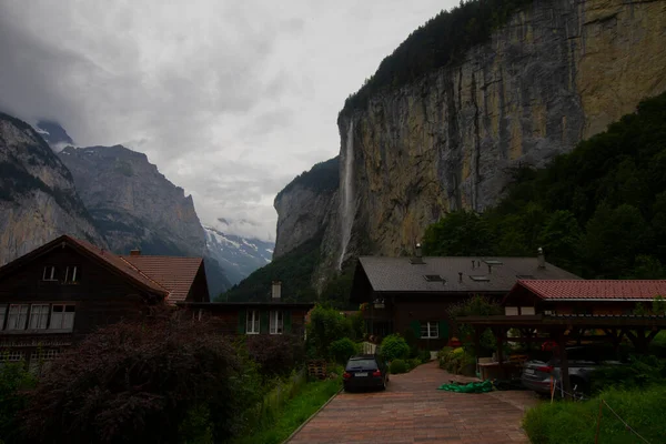 Wengernalp Demiryolu 'ndan Lauterbrunnen Vadisi manzarası