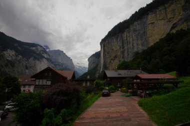Wengernalp Demiryolu 'ndan Lauterbrunnen Vadisi manzarası
