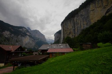 Wengernalp Demiryolu 'ndan Lauterbrunnen Vadisi manzarası