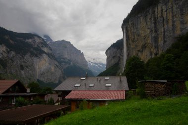 Wengernalp Demiryolu 'ndan Lauterbrunnen Vadisi manzarası