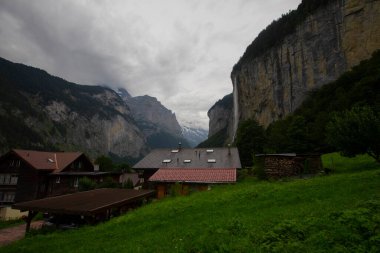 Wengernalp Demiryolu 'ndan Lauterbrunnen Vadisi manzarası