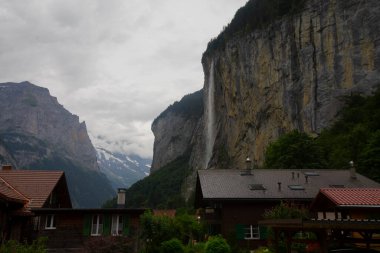 Wengernalp Demiryolu 'ndan Lauterbrunnen Vadisi manzarası