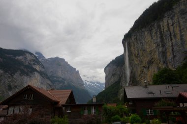 Wengernalp Demiryolu 'ndan Lauterbrunnen Vadisi manzarası