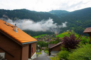 Wengernalp Demiryolu 'ndan Lauterbrunnen Vadisi manzarası