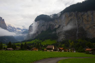 Wengernalp Demiryolu 'ndan Lauterbrunnen Vadisi manzarası