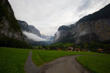 Wengernalp Demiryolu 'ndan Lauterbrunnen Vadisi manzarası