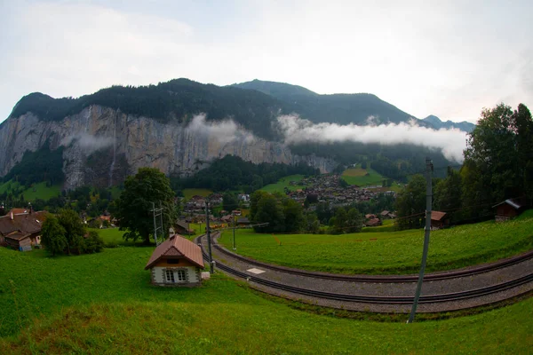 Sval Dimmig Sommardag När Molnen Rullar Lauterbrunnen Valley Schweiz — Stockfoto