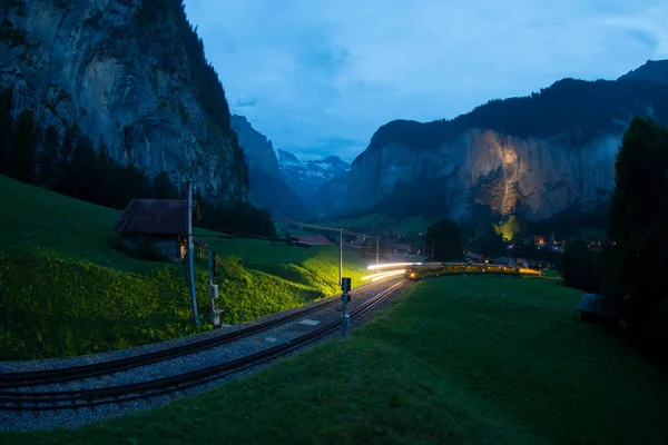 Sval Dimmig Sommardag När Molnen Rullar Lauterbrunnen Valley Schweiz — Stockfoto