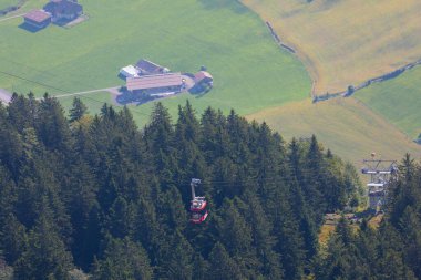 İsviçre 'deki Ebenalp dağının eteklerindeki Aescher-Wildkirchli misafirhanesi Miroslav Liska' nın bir fotoğrafı..