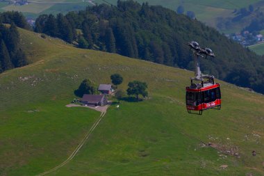 İsviçre 'nin Ebenalp, İsviçre' deki Appenzell yakınlarındaki Seealpsee Gölü 