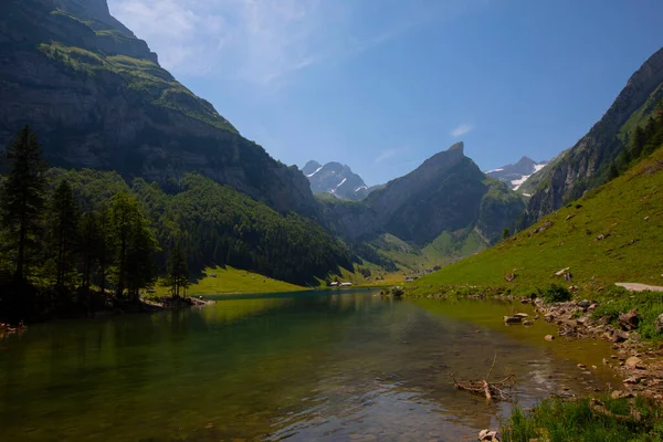 Lago Seealpsee Cerca Appenzell Los Alpes Suizos Ebenalp Suiza — Foto de Stock