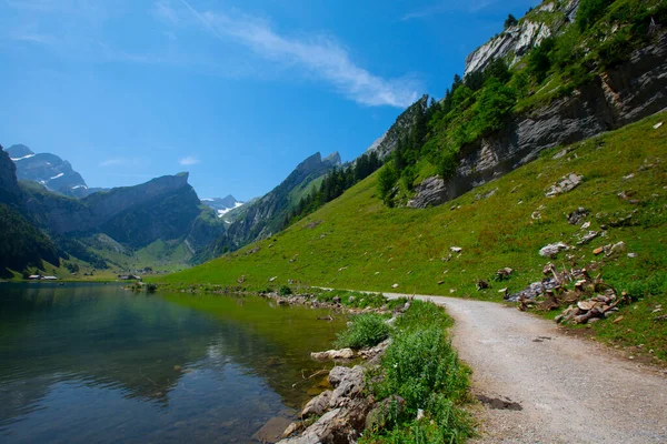 Lago Seealpsee Cerca Appenzell Los Alpes Suizos Ebenalp Suiza — Foto de Stock