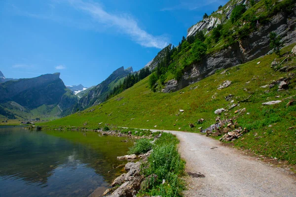 Lago Seealpsee Cerca Appenzell Los Alpes Suizos Ebenalp Suiza — Foto de Stock