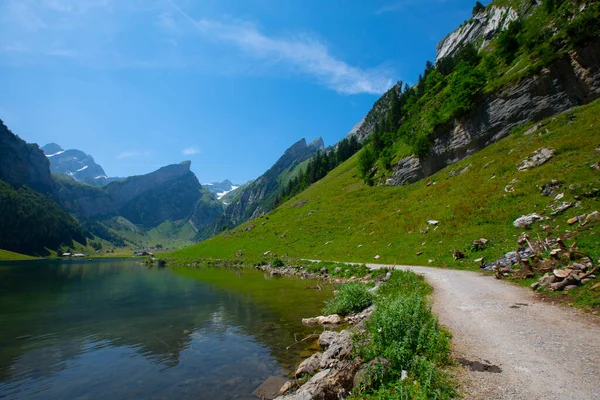 Lake Seealpsee Közelében Appenzell Svájci Alpokban Ebenalp Svájc — Stock Fotó