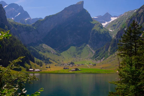 Lago Seealpsee Cerca Appenzell Los Alpes Suizos Ebenalp Suiza — Foto de Stock