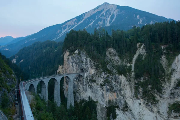 Ledovcový Expres Švýcarsku Landwasser Viaduct — Stock fotografie