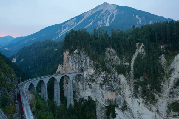 Ledovcový Expres Švýcarsku Landwasser Viaduct — Stock fotografie