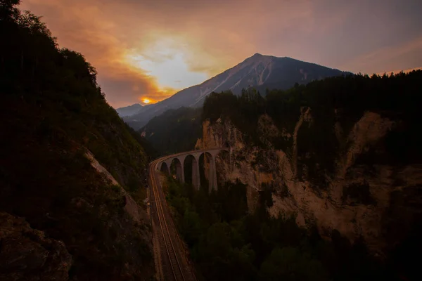 Льодовиковий Експрес Switzerland Landwasser Viaduct — стокове фото