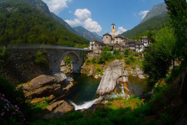 Lavertezzo Valle Verzasca, İsviçre Alpleri, İsviçre