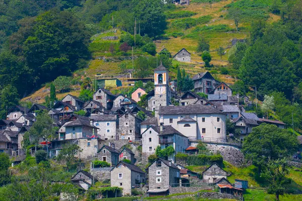 Wieś Lavertezzo Valle Verzasca Ticino Szwajcaria — Zdjęcie stockowe
