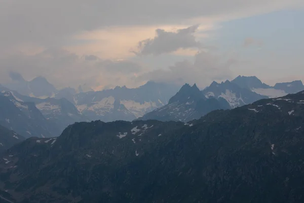 スイスの美しい山の峠 グリムセルパス フルカパス — ストック写真