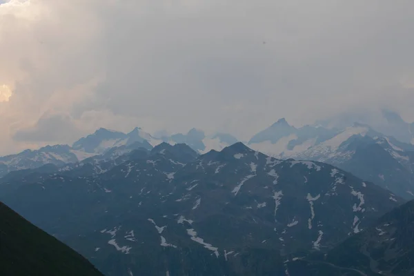 スイスの美しい山の峠 グリムセルパス フルカパス — ストック写真