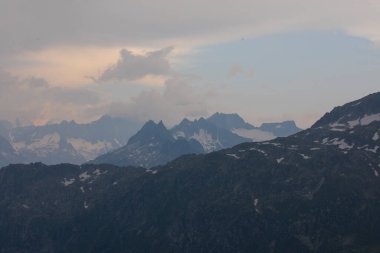 Grimselpass 'lar Furkapass, İsviçre' deki güzel dağ geçidi.