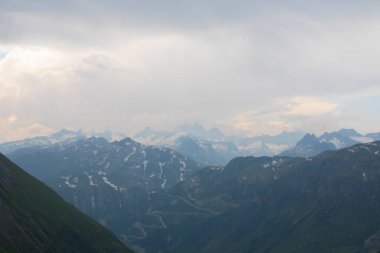 Grimselpass 'lar Furkapass, İsviçre' deki güzel dağ geçidi.