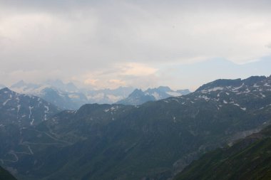 Grimselpass 'lar Furkapass, İsviçre' deki güzel dağ geçidi.