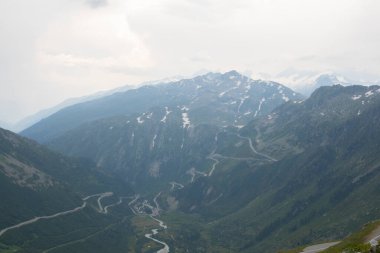 Grimselpass 'lar Furkapass, İsviçre' deki güzel dağ geçidi.