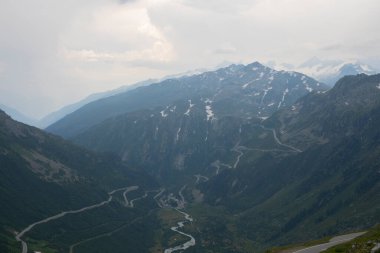 Grimselpass 'lar Furkapass, İsviçre' deki güzel dağ geçidi.