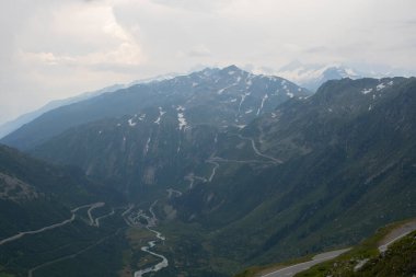 Grimselpass 'lar Furkapass, İsviçre' deki güzel dağ geçidi.